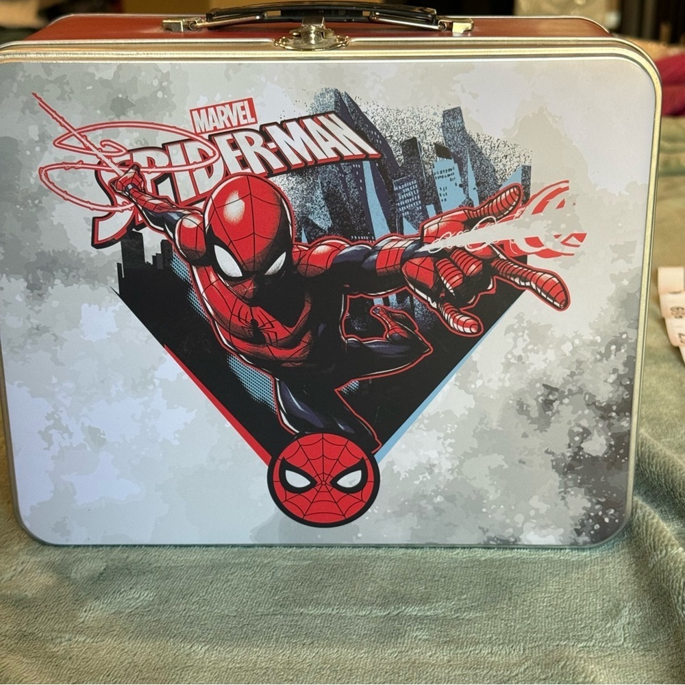 Marvel Spider-Man Metal Lunch Box Tin 8” x 9.5” x 4” CultureFly - Picture 2 of 6